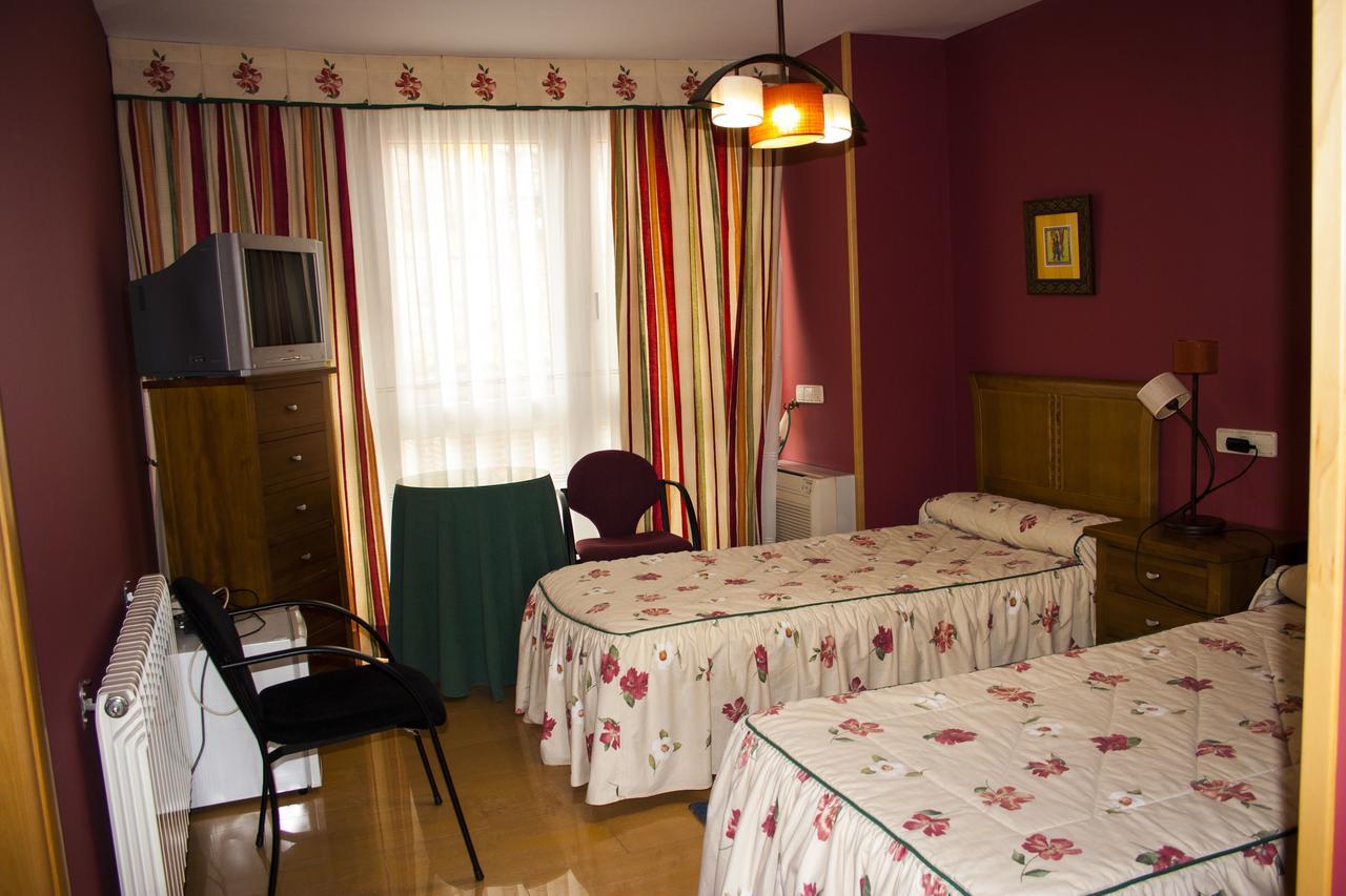 Hostal Arpa Ávila Екстериор снимка